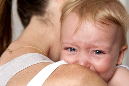 آرام کردن کودک هنگام گریه کردن